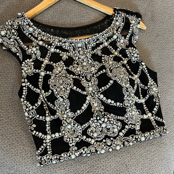 Formal sequence gown - Picture 1 of 6